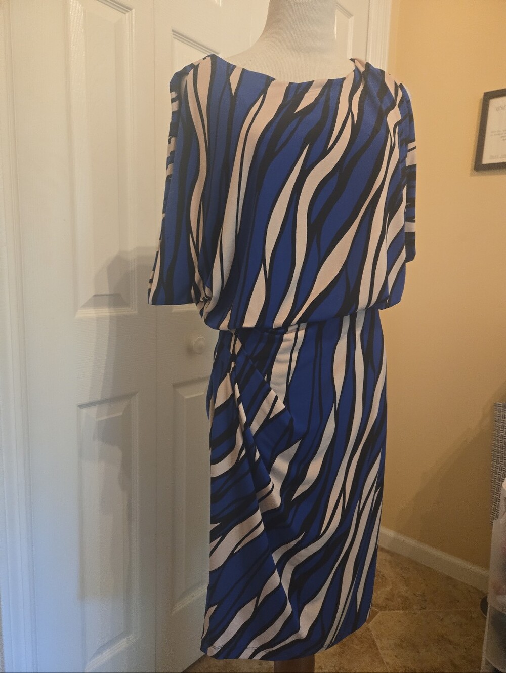 ElIZA J Blue and White Abstract Stripe Batwing Dress Sz 8